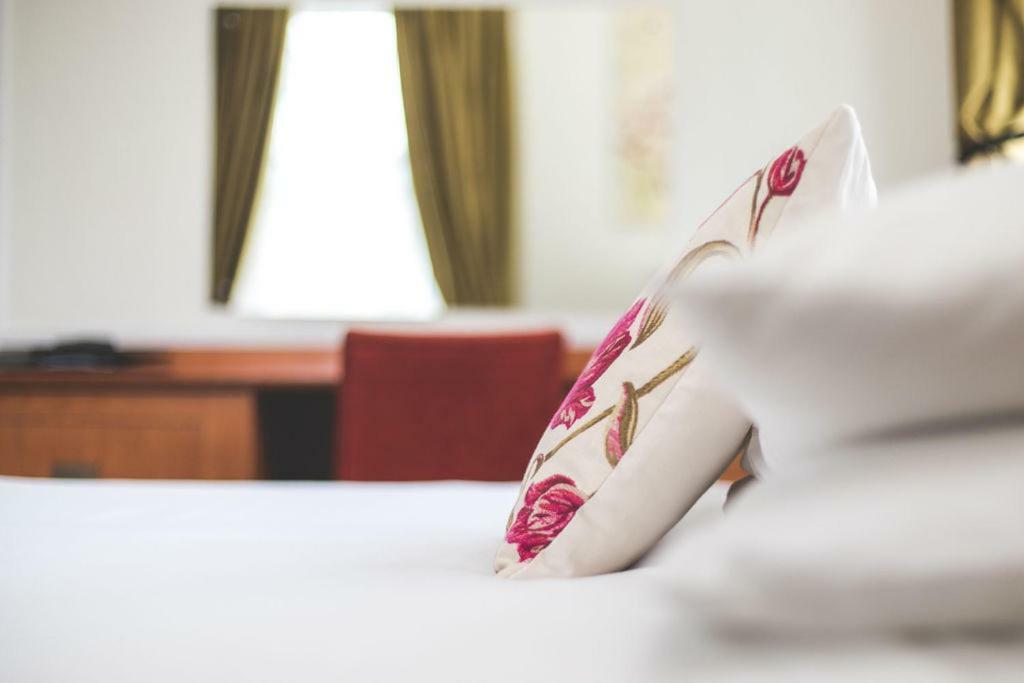The Oakwheel Hotel Scarborough Buitenkant foto